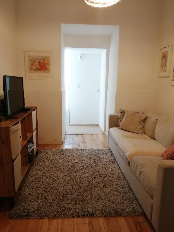 Apartamento Encantador Com Patio Lisbon Exterior photo